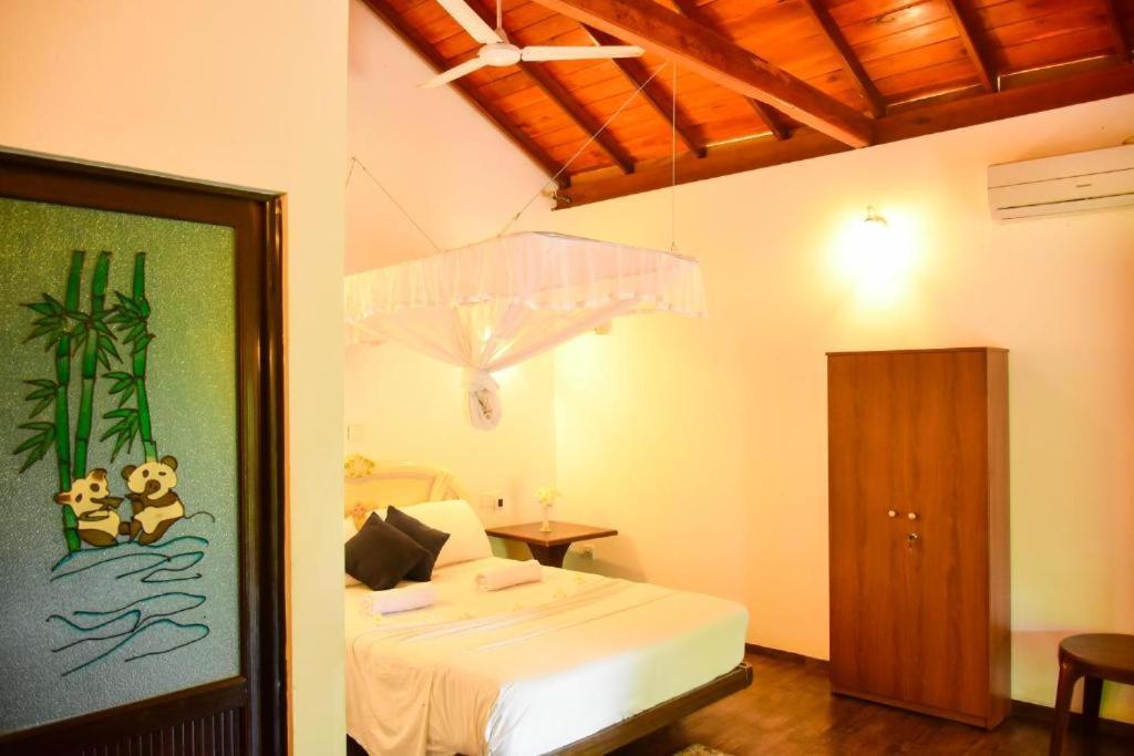 Turtles View Resort Tangalle Exterior photo